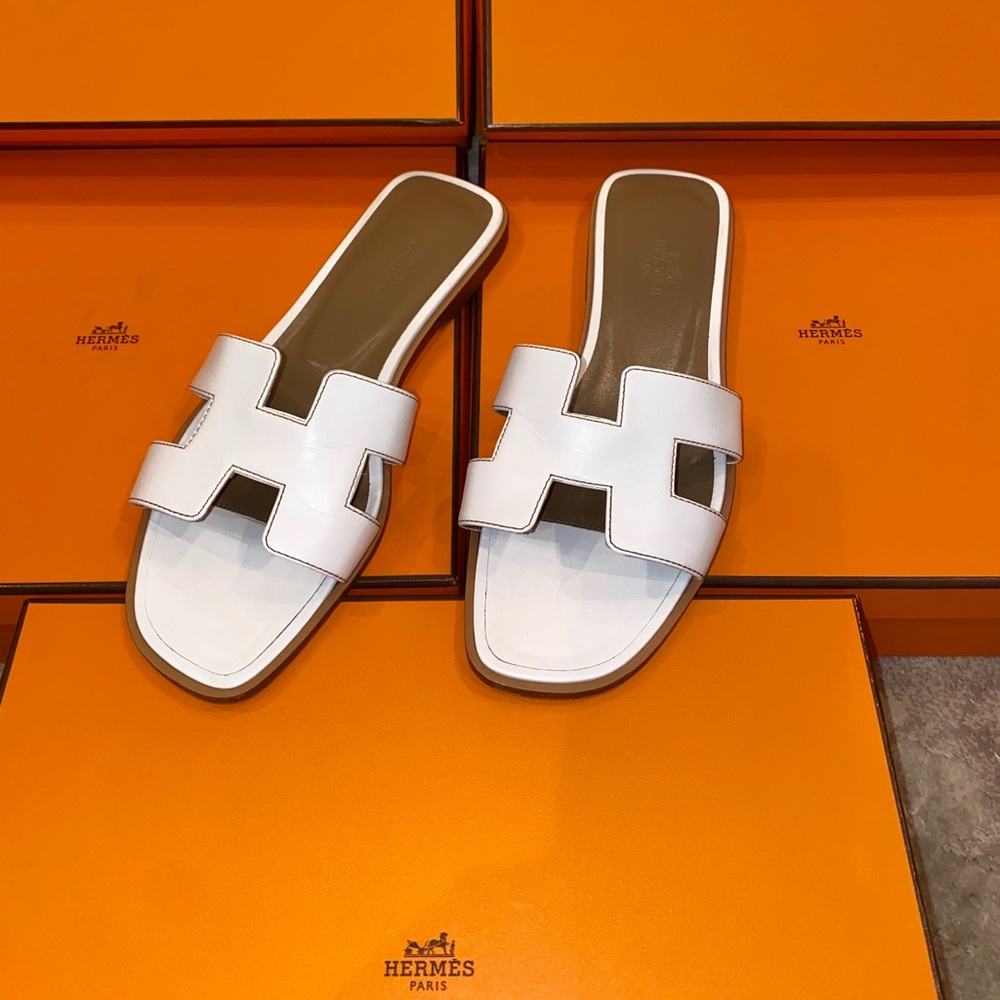 WHITE HERMÈS ORAN SANDALS - Picture 8 of 16
